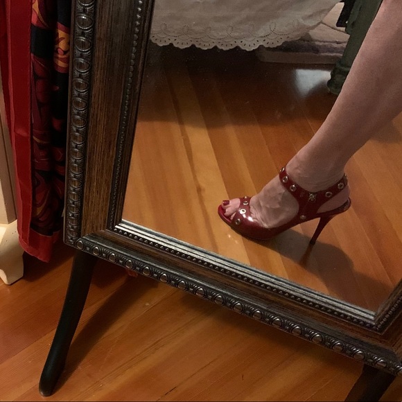 Guess High heeled red sandals with zipper - Picture 1 of 5